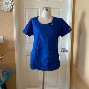 Medical scrub top